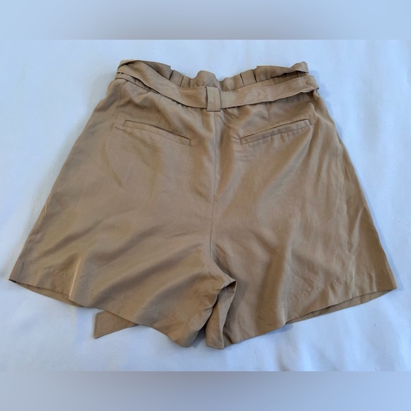 Banana Republic Shorts Women’s Size 8 Tan Shorty w/ Belt NWT ! High Rise - Picture 6 of 7